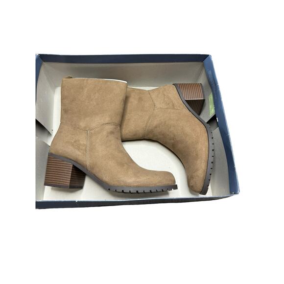 New with Box Universal Threads Loretta Boots Taupe Size 8.5 - Picture 1 of 7